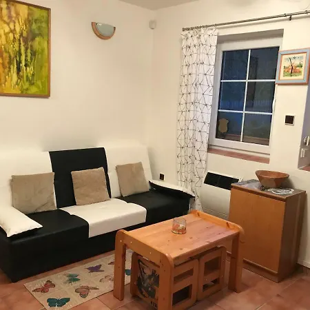 Apartment Tanecek - Maly U Rodinneho Domu