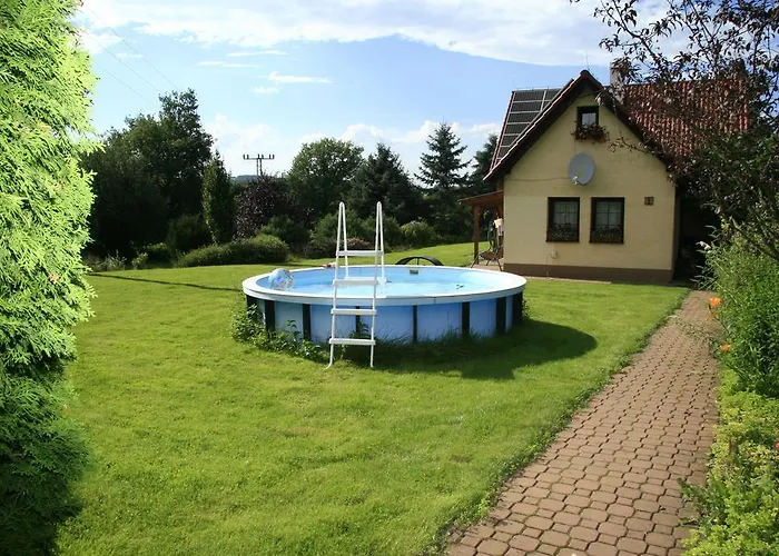 Taneček - Malý U Rodinného Domu Stvolínky