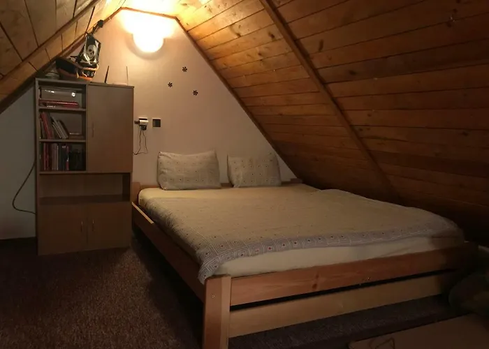 Taneček - Malý U Rodinného Domu Stvolínky